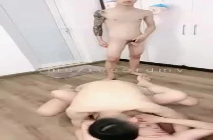 Phim sex hd đụ nhau với bạn của mẹ trong nhà nghỉ Người vợ sắp cưới chơi với thư ký